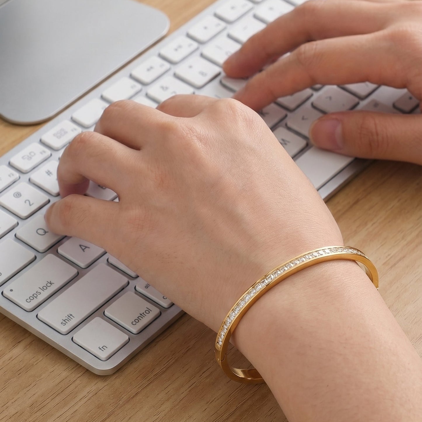 Golden Luxe Solid Bangle (Free Size)