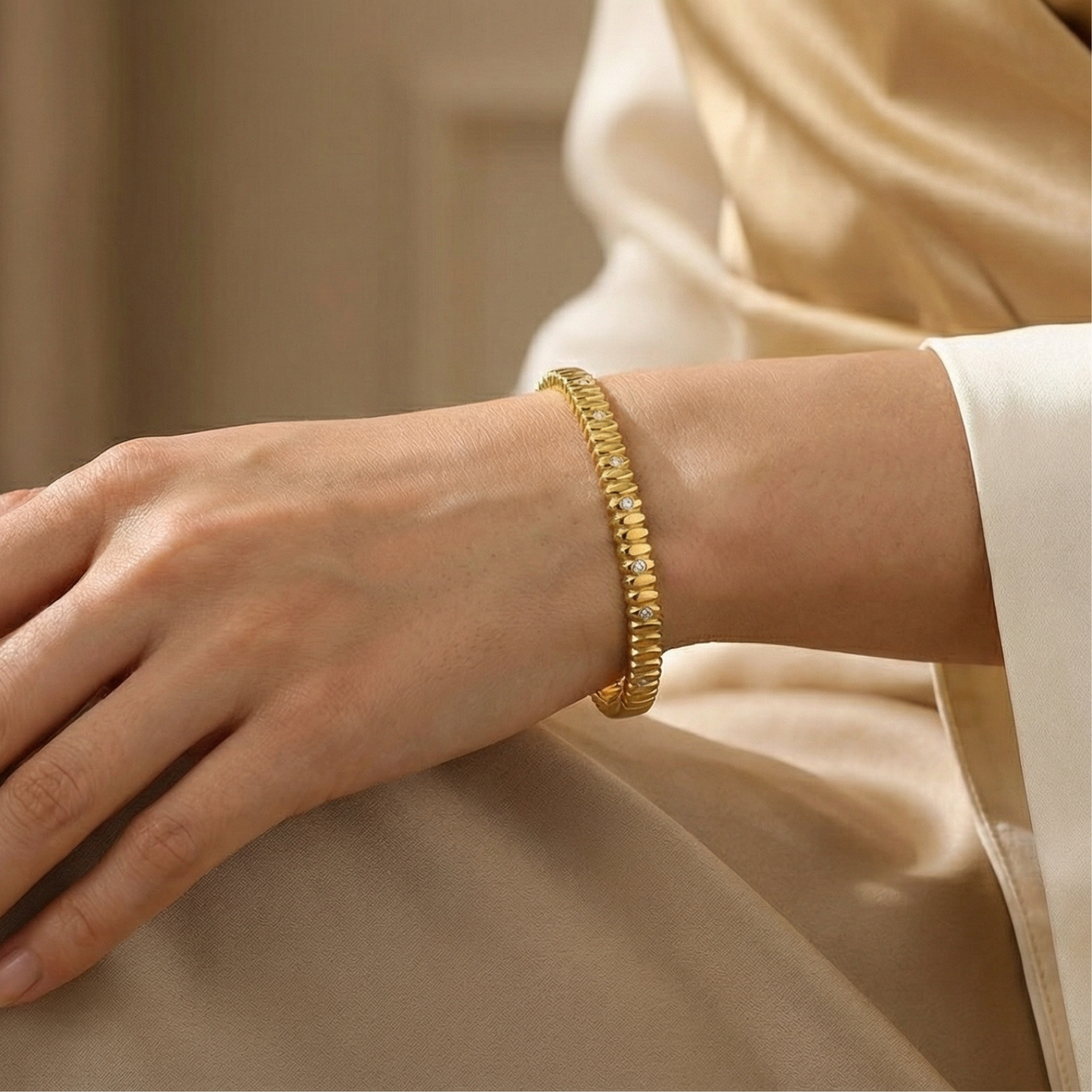 Golden Rhythm Bangle (Free Size)