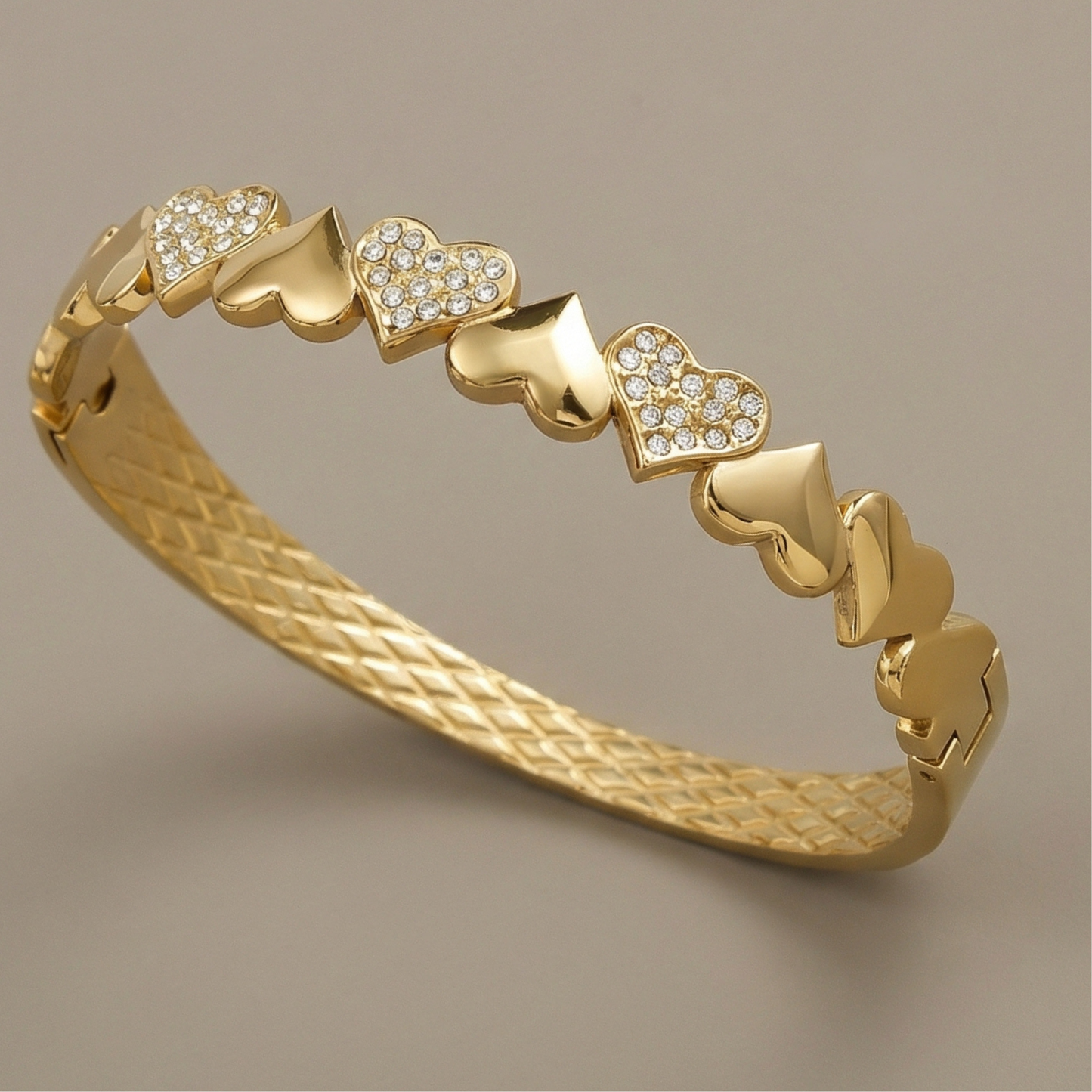 Golden Heart Luxe Bangle (Free Size)