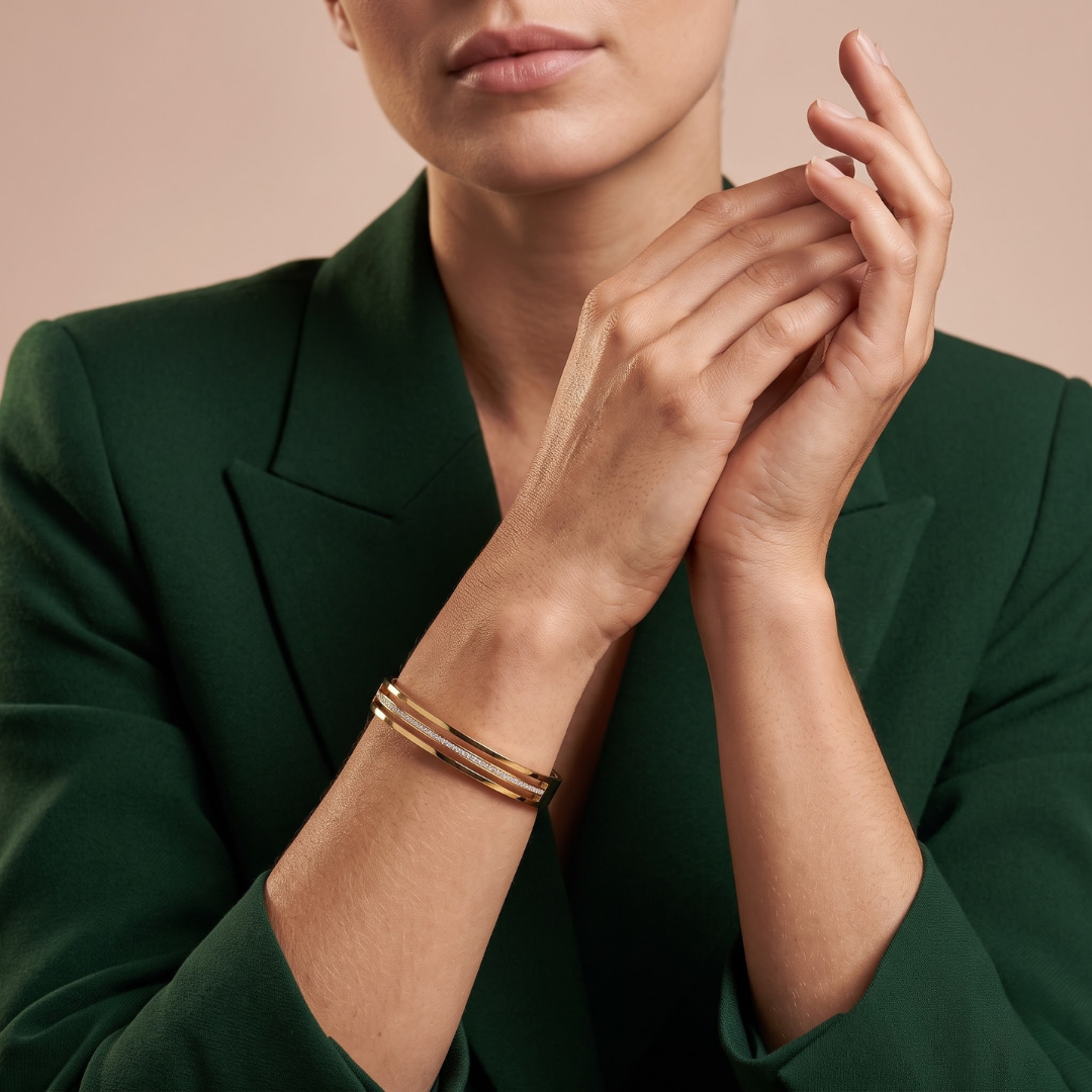 Golden Royale Line Bangle (Free Size)