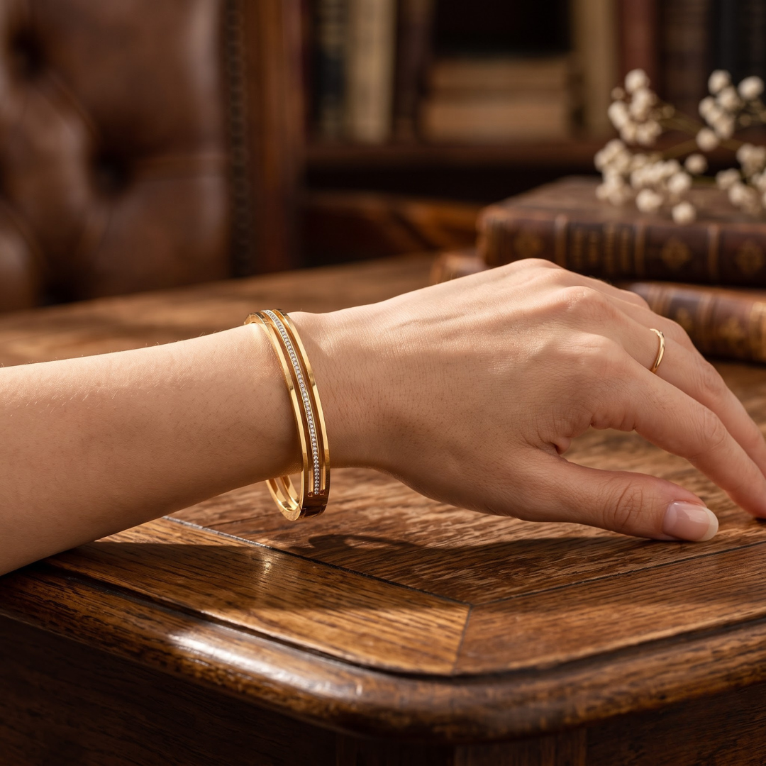 Golden Royale Line Bangle (Free Size)