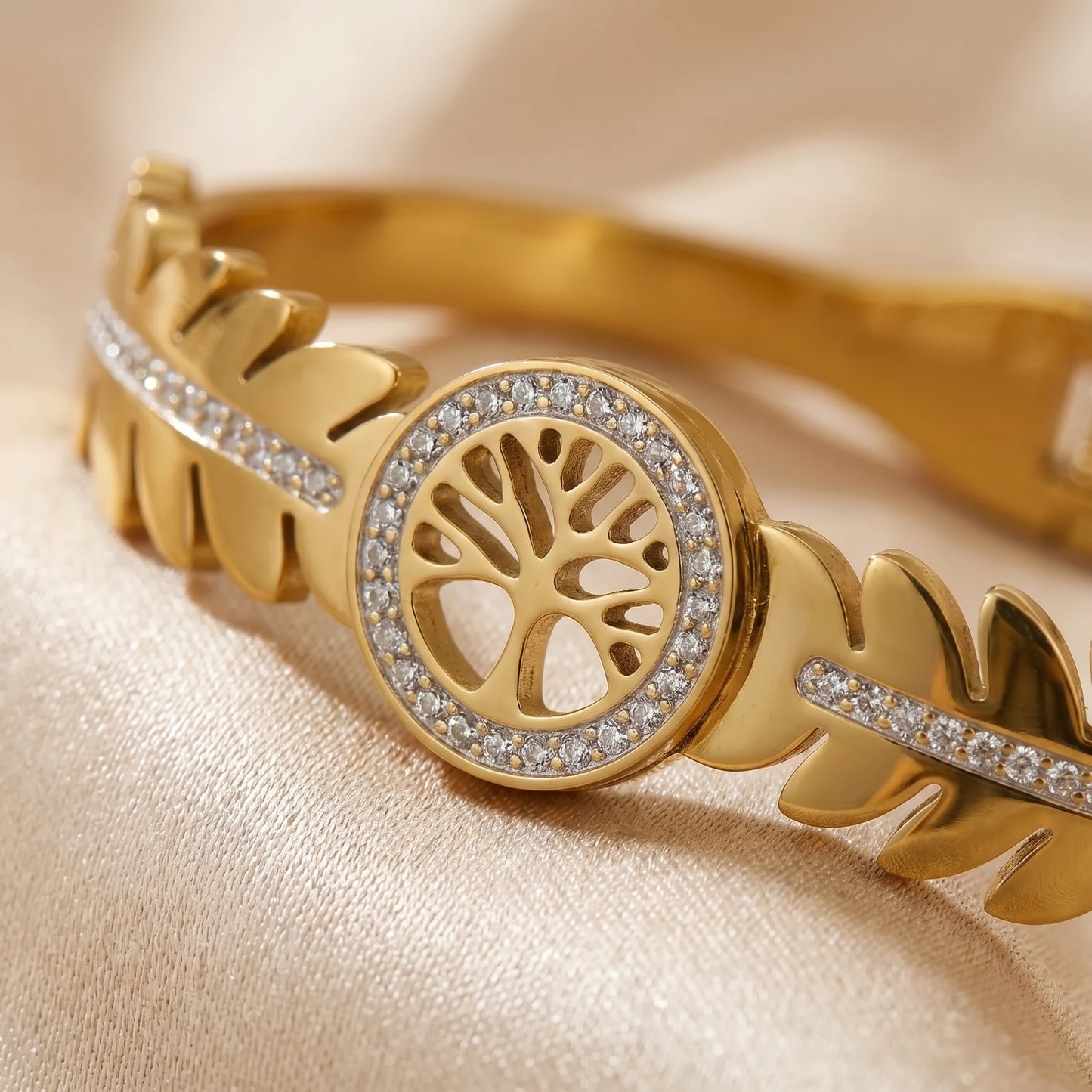 Golden Clover Leaf Bangle (Free Size)