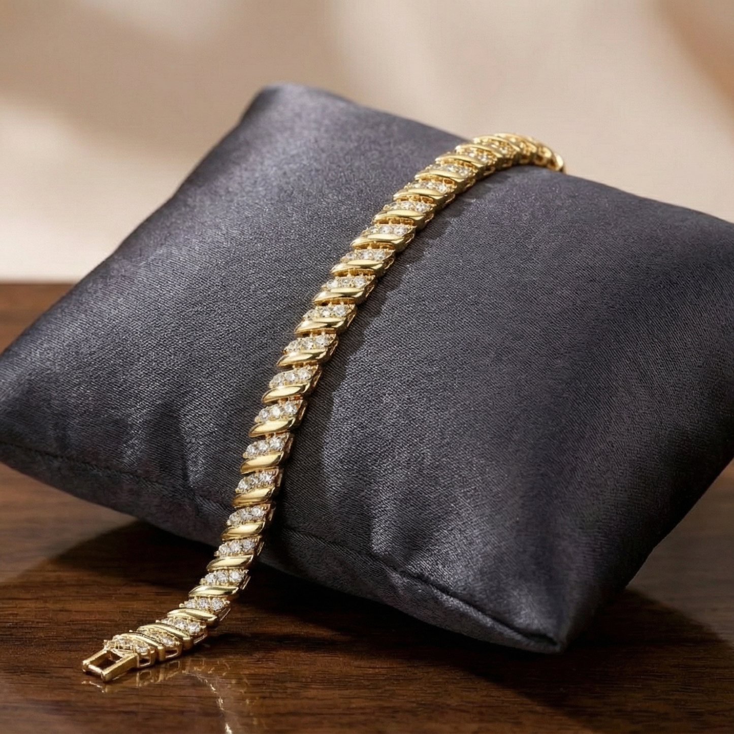 Golden Vintage Link Bracelet (Free Size)