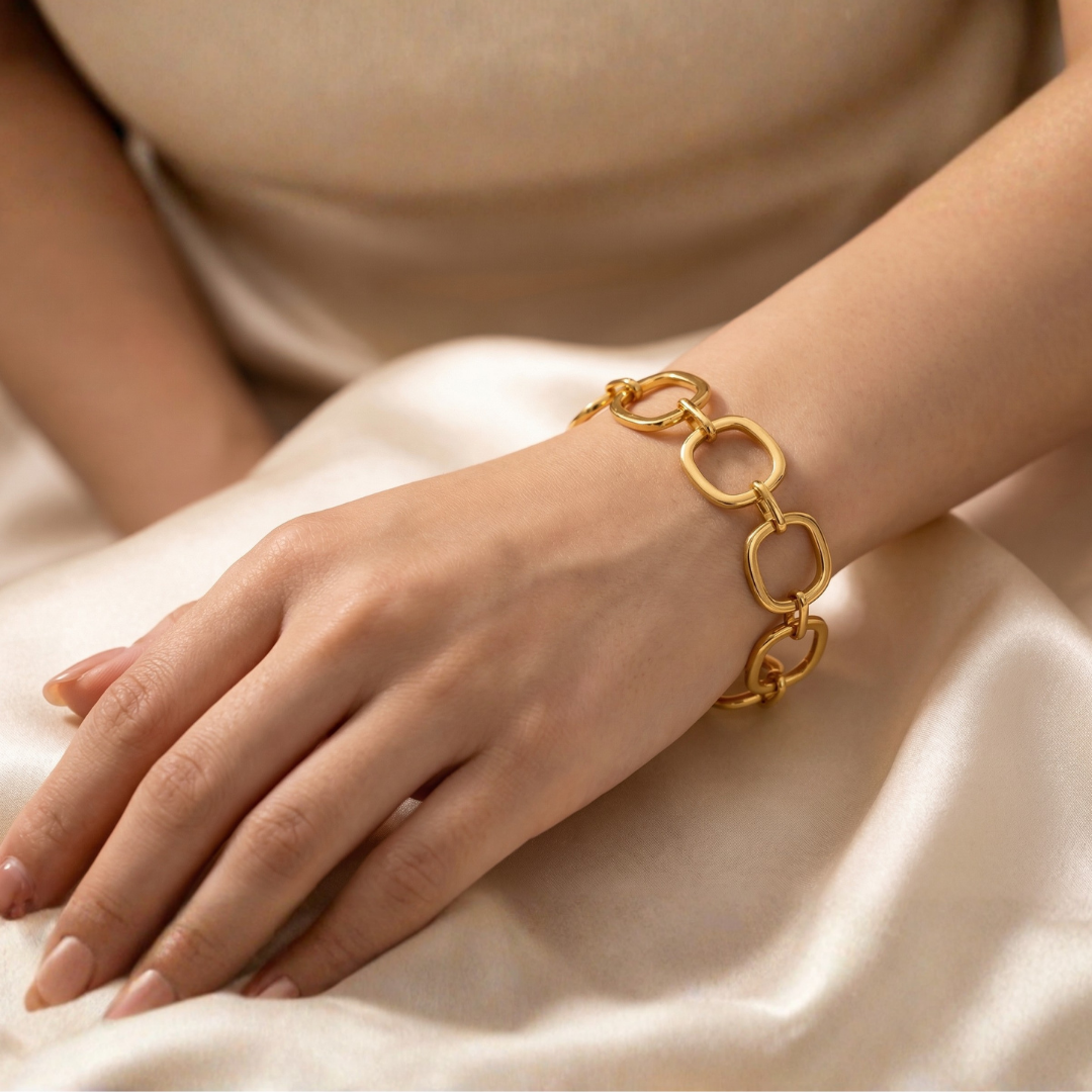 Bold Gold Square Bracelet (Free Size)