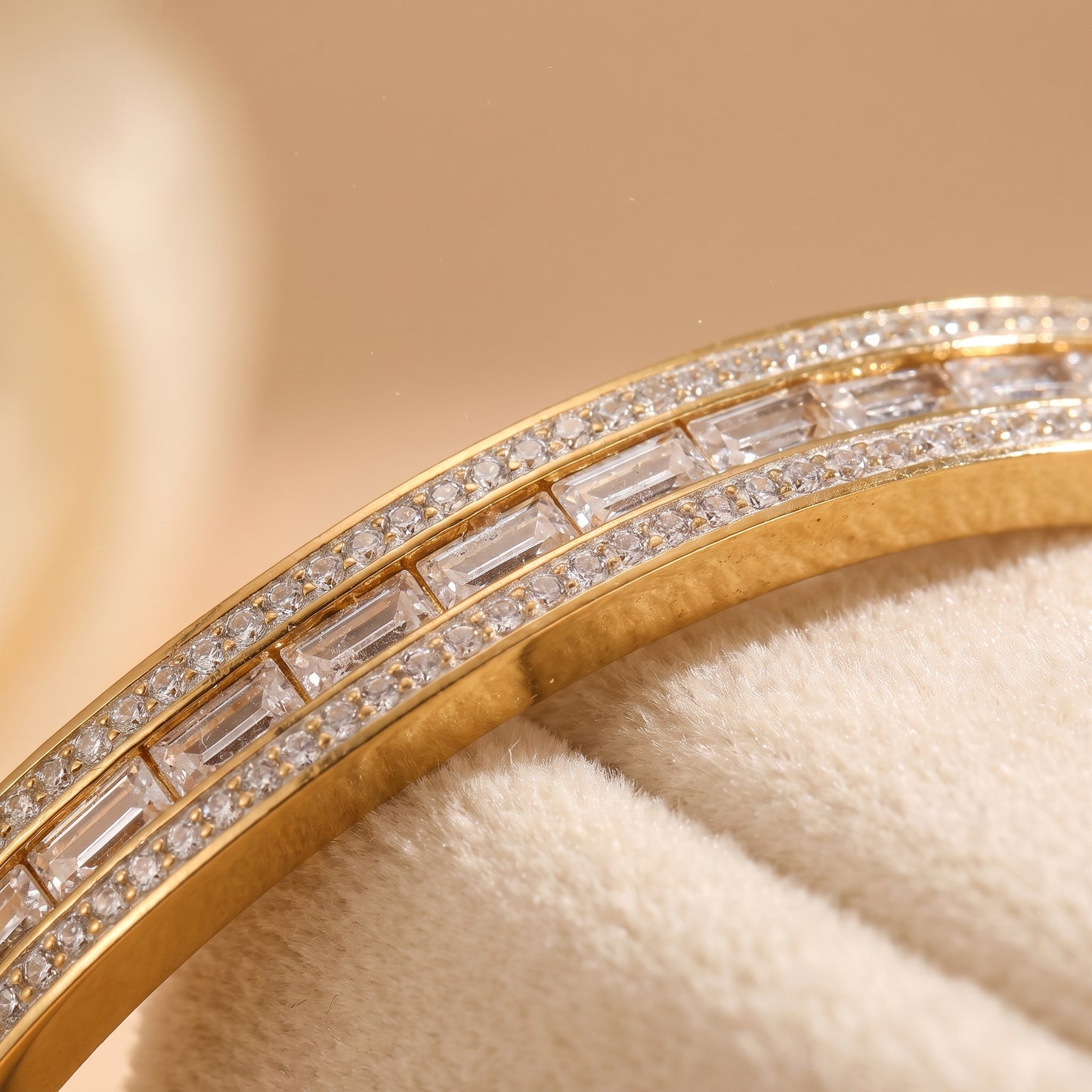 Luxe Diamond Line Bangle (Free Size)