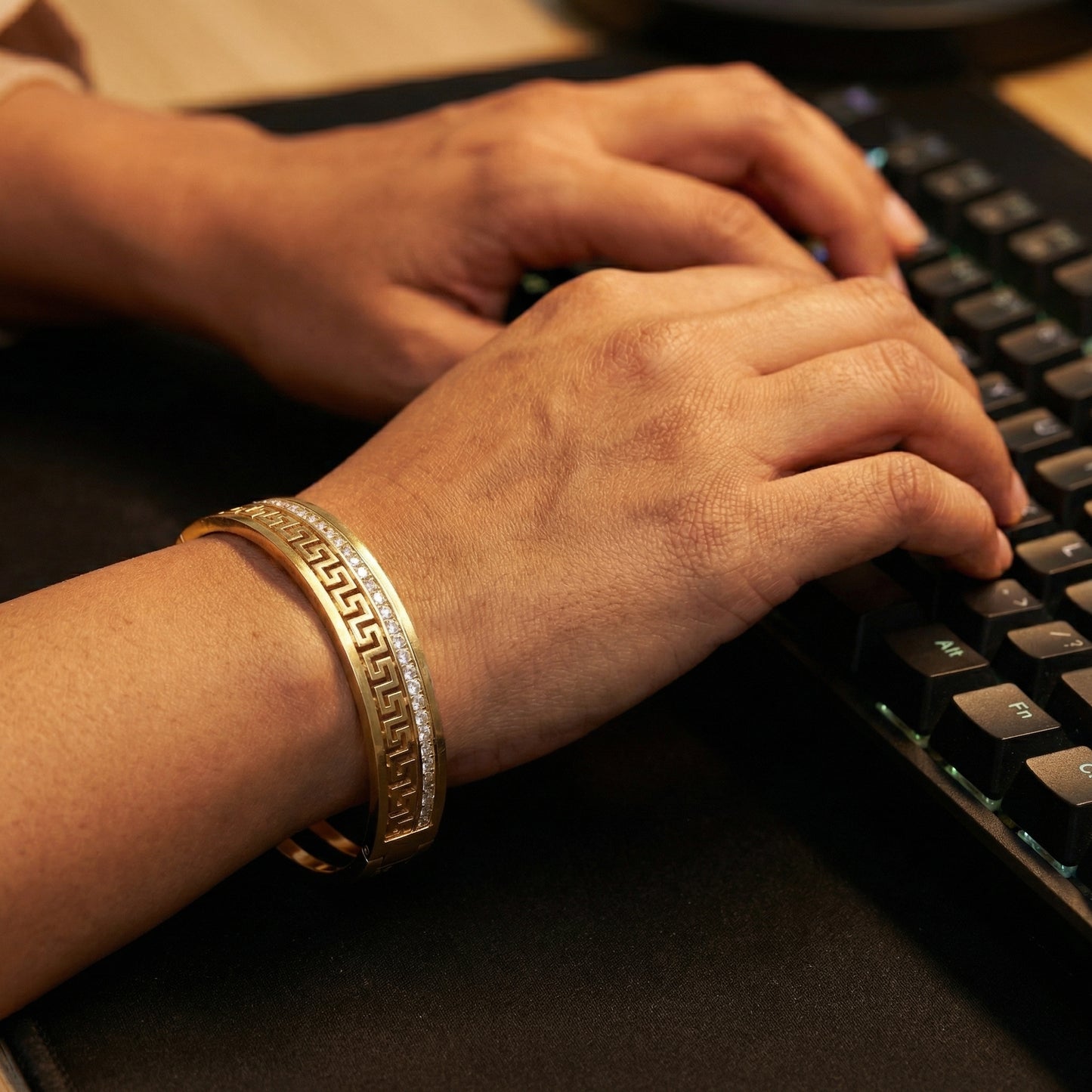Vintage Court Gold Bangle (Free Size)