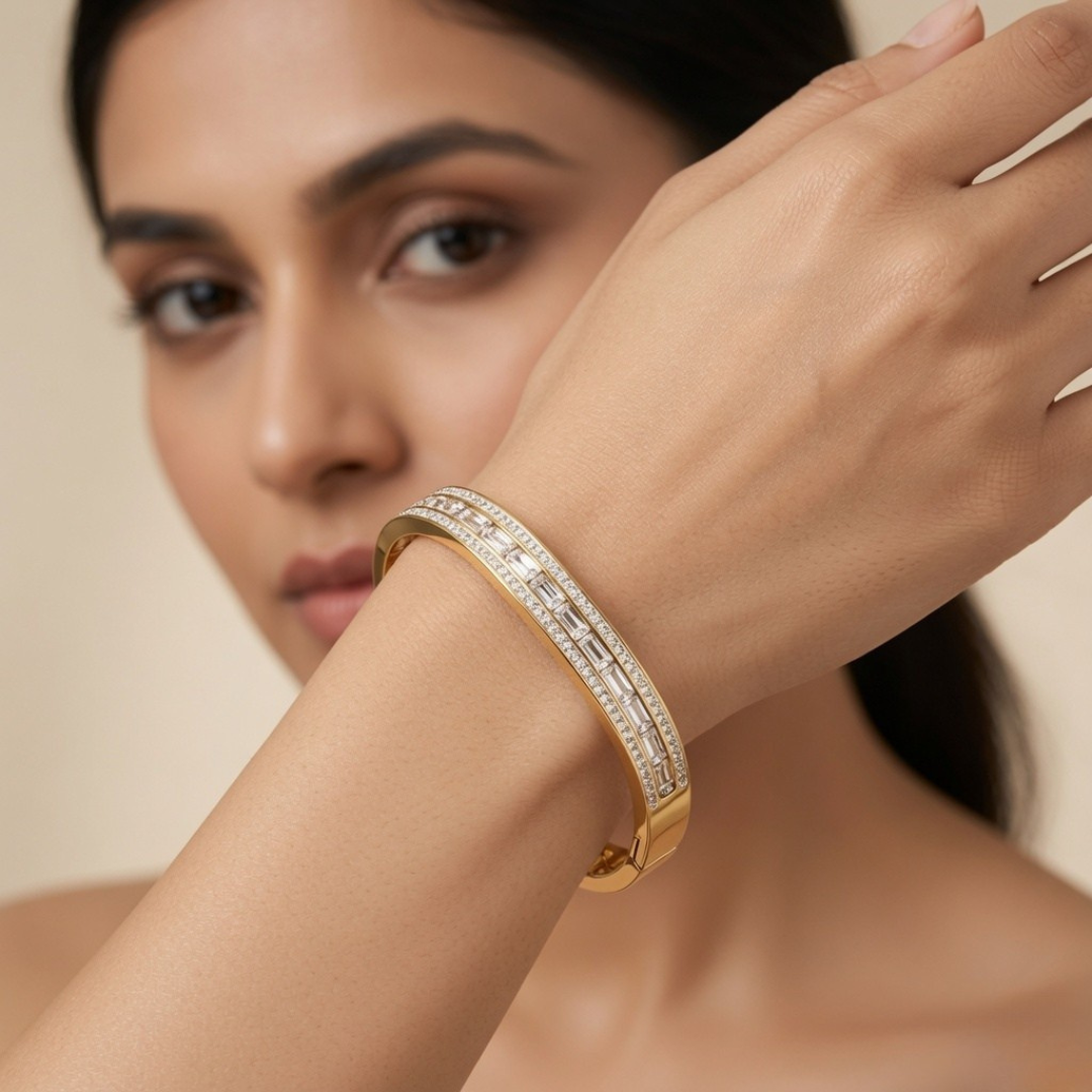 Luxe Diamond Line Bangle (Free Size)