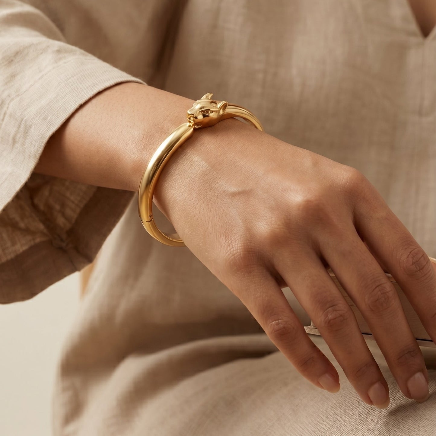 Golden Jaguar Head Bangle (Free Size)