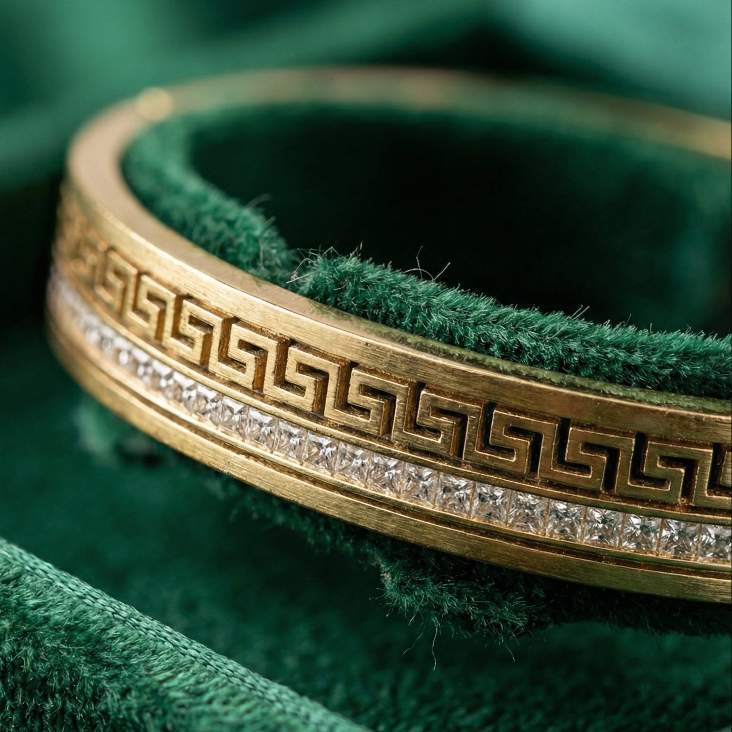 Vintage Court Gold Bangle (Free Size)