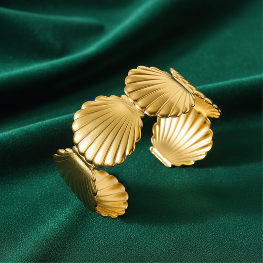 Golden Seashell Design Bangle