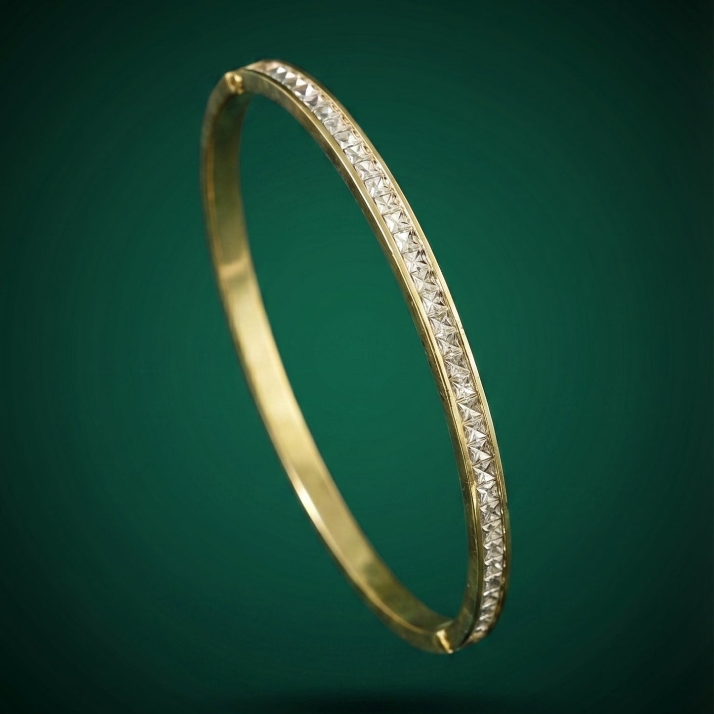 Golden Luxe Solid Bangle (Free Size)