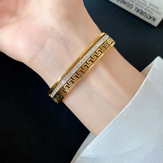Vintage Court Gold Bangle