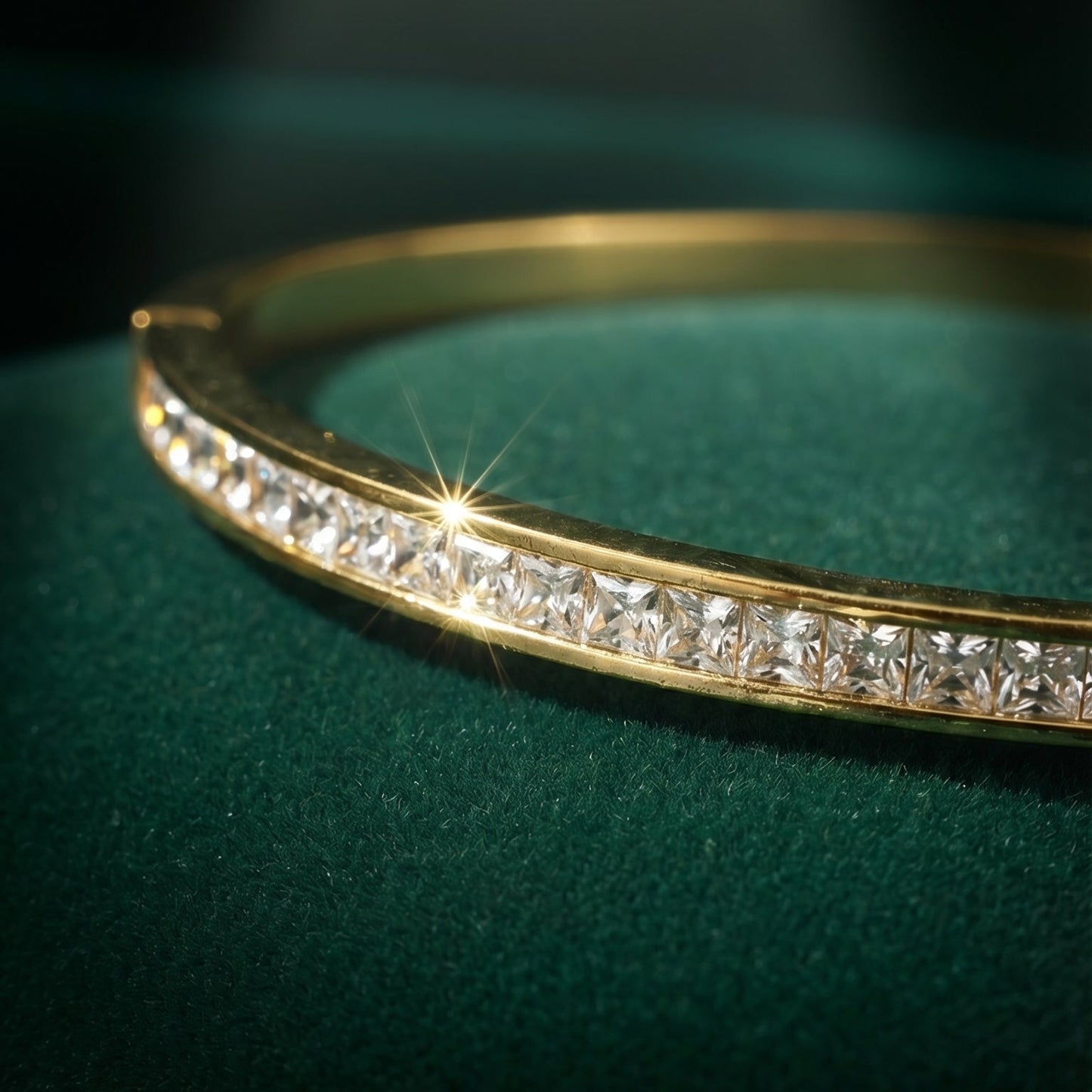 Golden Luxe Solid Bangle (Free Size)