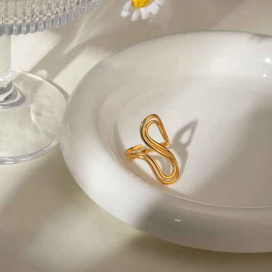 S-Curve Gold Ring