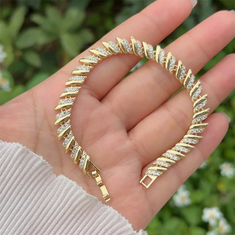 Golden Vintage Link Bracelet (Free Size)