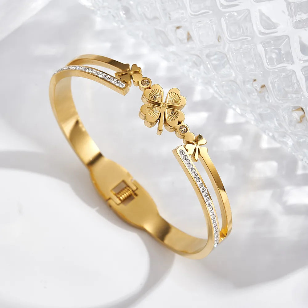 Golden Clover Charm Bangle (Free Size)