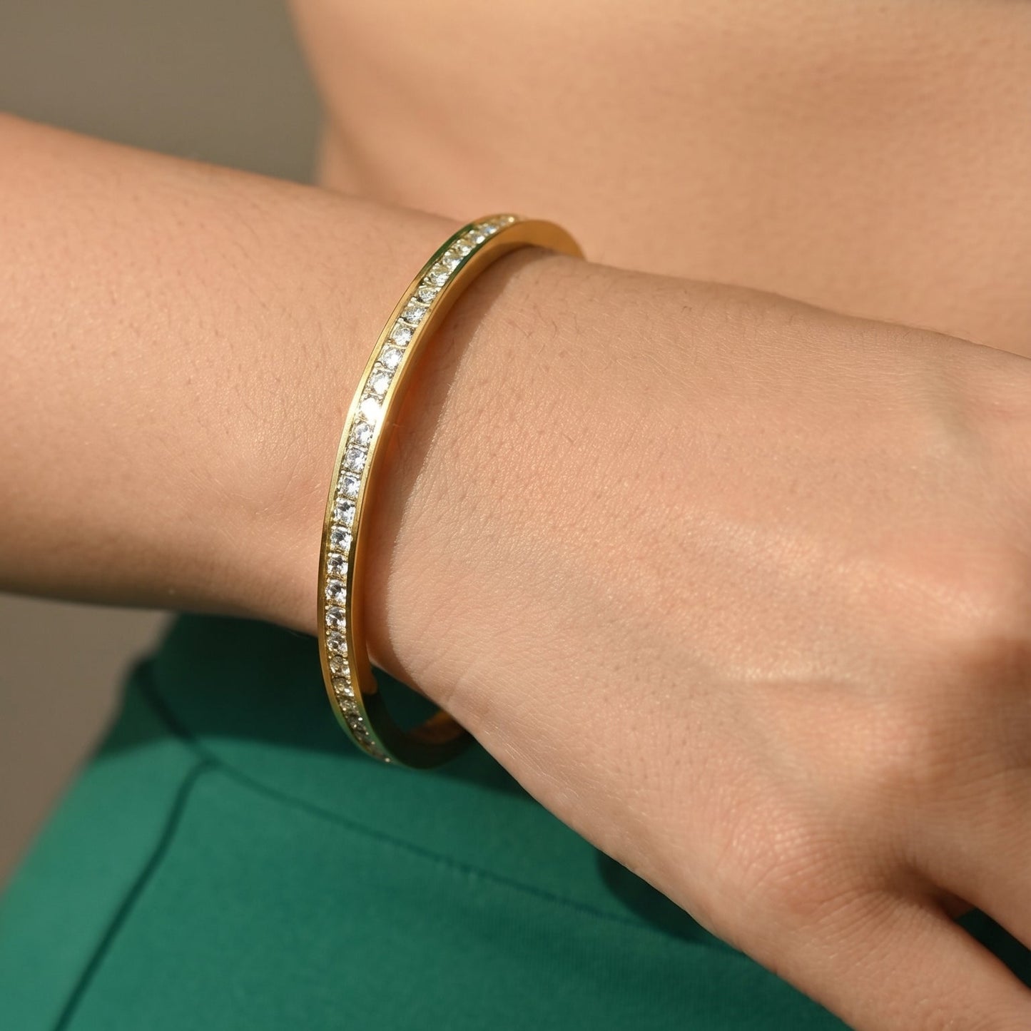 Golden Luxe Solid Bangle (Free Size)
